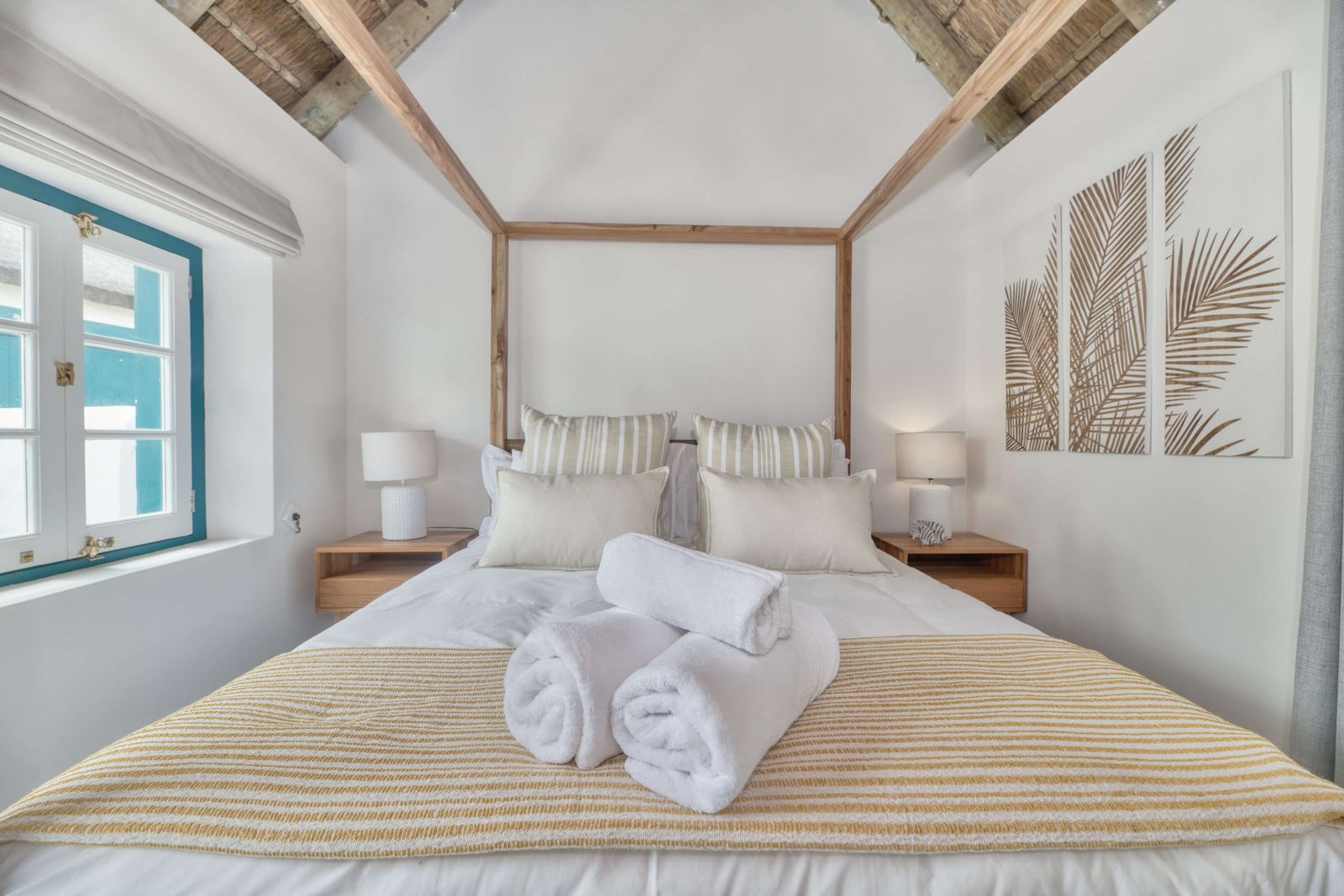 Fynbos Cottage at Cape Creek Retreat, a queen four-poster under thatch